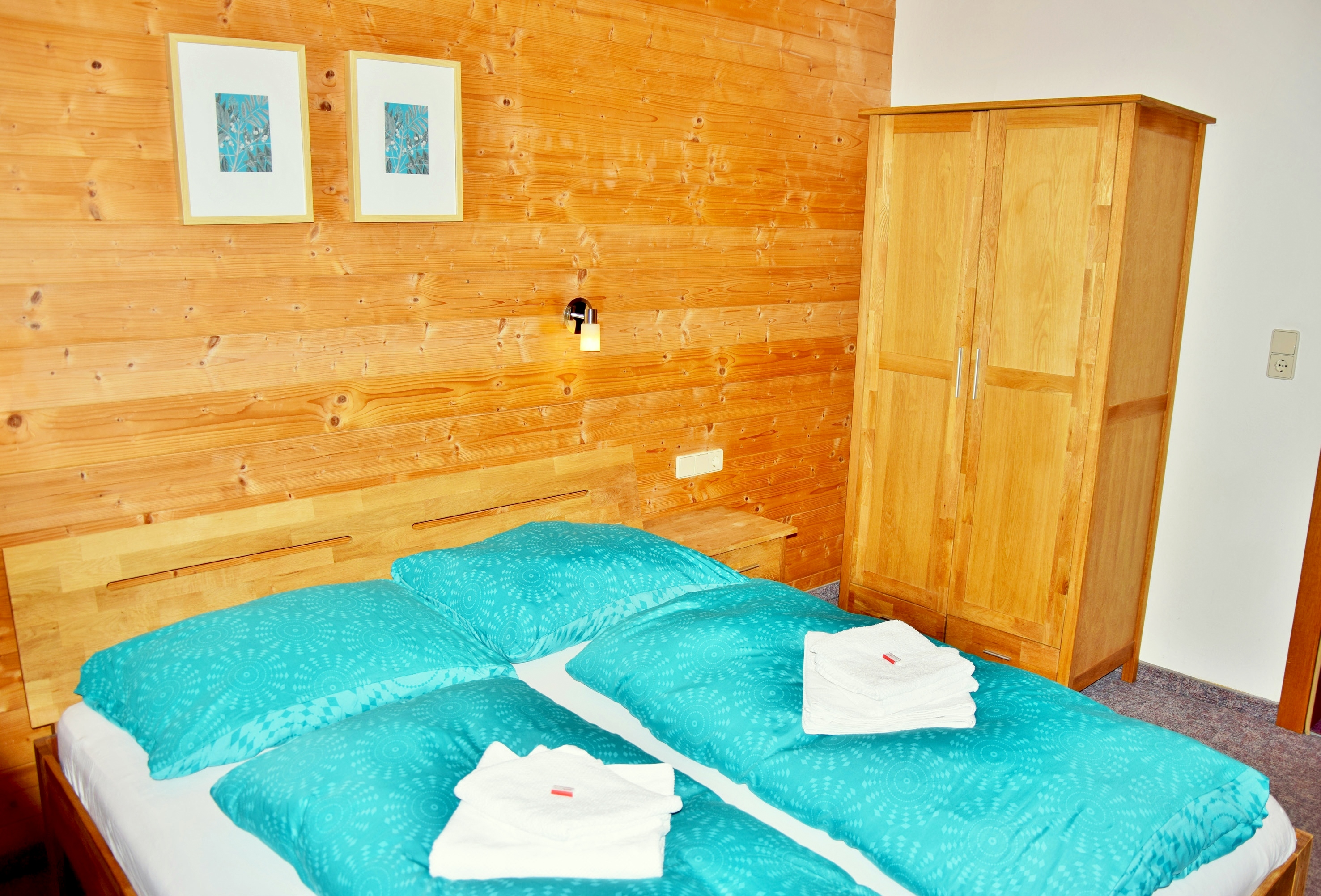 Monteurwohnung - Zimmertyp: Einzelzimmer - Tirol - Apartment Wildschoenau  - sehr grosse Ferienwohnung fuer 6 - 8 Personen - voll ausgestattet in Topp Lage - nahe Supermarkt und uvm. 
Waschküche mit Waschmaschine und Trockner sowie genügend Parkplätze, Garten und Gartenlaube vorhanden.  - Ferienwohnung fuer 6 - 8 Personen - sehr groß und guenstig