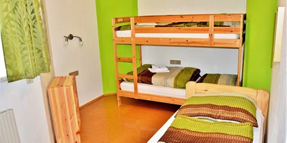 Monteurwohnung - Einzelbetten - Tirol - Apartment Wildschoenau  - sehr grosse Ferienwohnung fuer 6 - 8 Personen - voll ausgestattet in Topp Lage - nahe Supermarkt und uvm. 
Waschküche mit Waschmaschine und Trockner sowie genügend Parkplätze, Garten und Gartenlaube vorhanden.  - Ferienwohnung fuer 6 - 8 Personen - sehr groß und guenstig