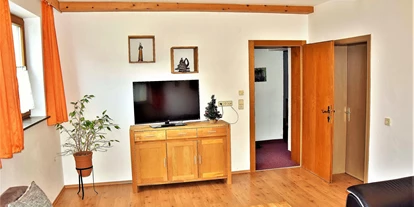 Monteurwohnung - Einzelbetten - Tirol - Apartment Wildschoenau  - sehr grosse Ferienwohnung fuer 6 - 8 Personen - voll ausgestattet in Topp Lage - nahe Supermarkt und uvm. 
Waschküche mit Waschmaschine und Trockner sowie genügend Parkplätze, Garten und Gartenlaube vorhanden.  - Ferienwohnung fuer 6 - 8 Personen - sehr groß und guenstig
