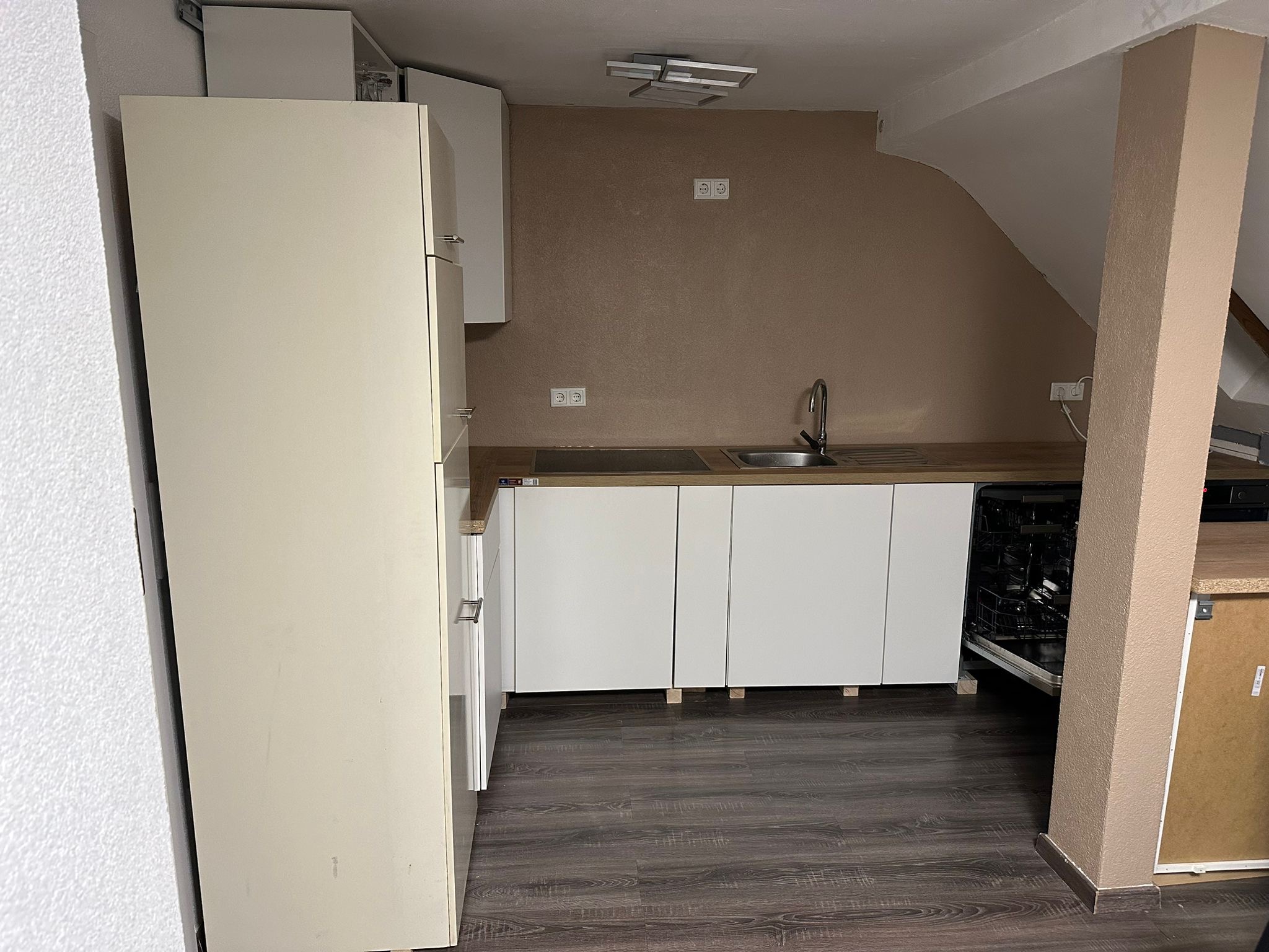 Monteurwohnung - Balkon - Duisburg - Küche - Dachgeschosswohnung 