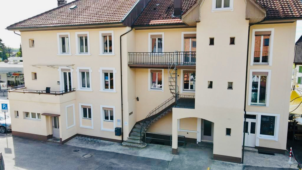 Monteurzimmer: Aussenansicht - Möblierte Einzel- und Zweibettzimmer Lengnau