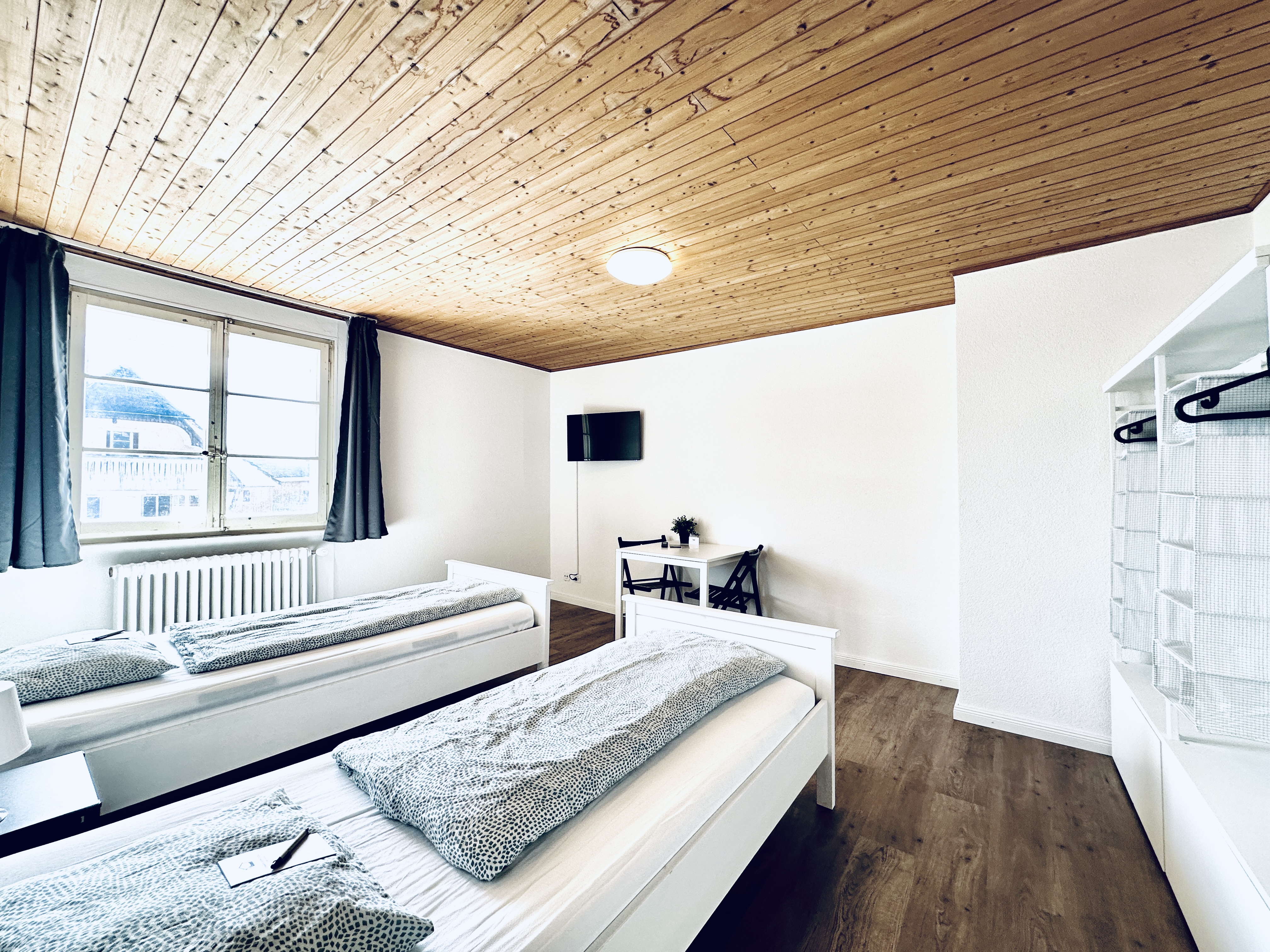 Monteurzimmer: Zweibettzimmer - Möblierte Einzel- sowie Zweibettzimmer Flumenthal