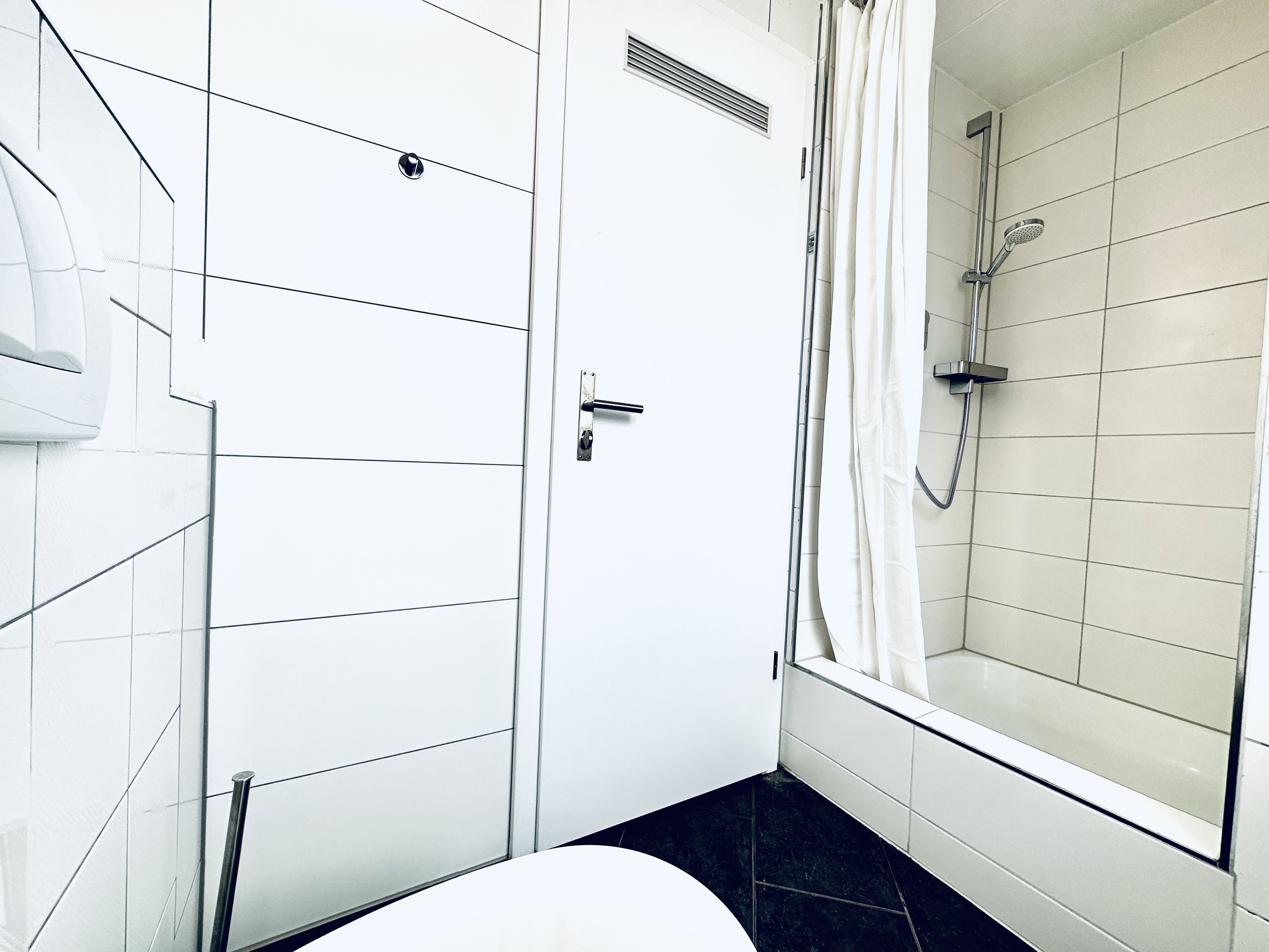 Monteurzimmer: Allgemeinbad - Möblierte Einzel- sowie Zweibettzimmer Flumenthal