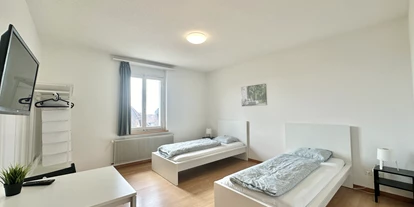 Monteurwohnung - Küche: Küchenmitbenutzung - Schweiz - Zweibettzimmer - Möblierte Einzel- und Zweibettzimmer Günsberg