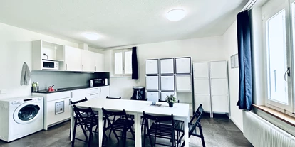 Monteurwohnung - Küche: Küchenmitbenutzung - Schweiz - Allgemeinküche - Möblierte Einzel- und Zweibettzimmer Günsberg