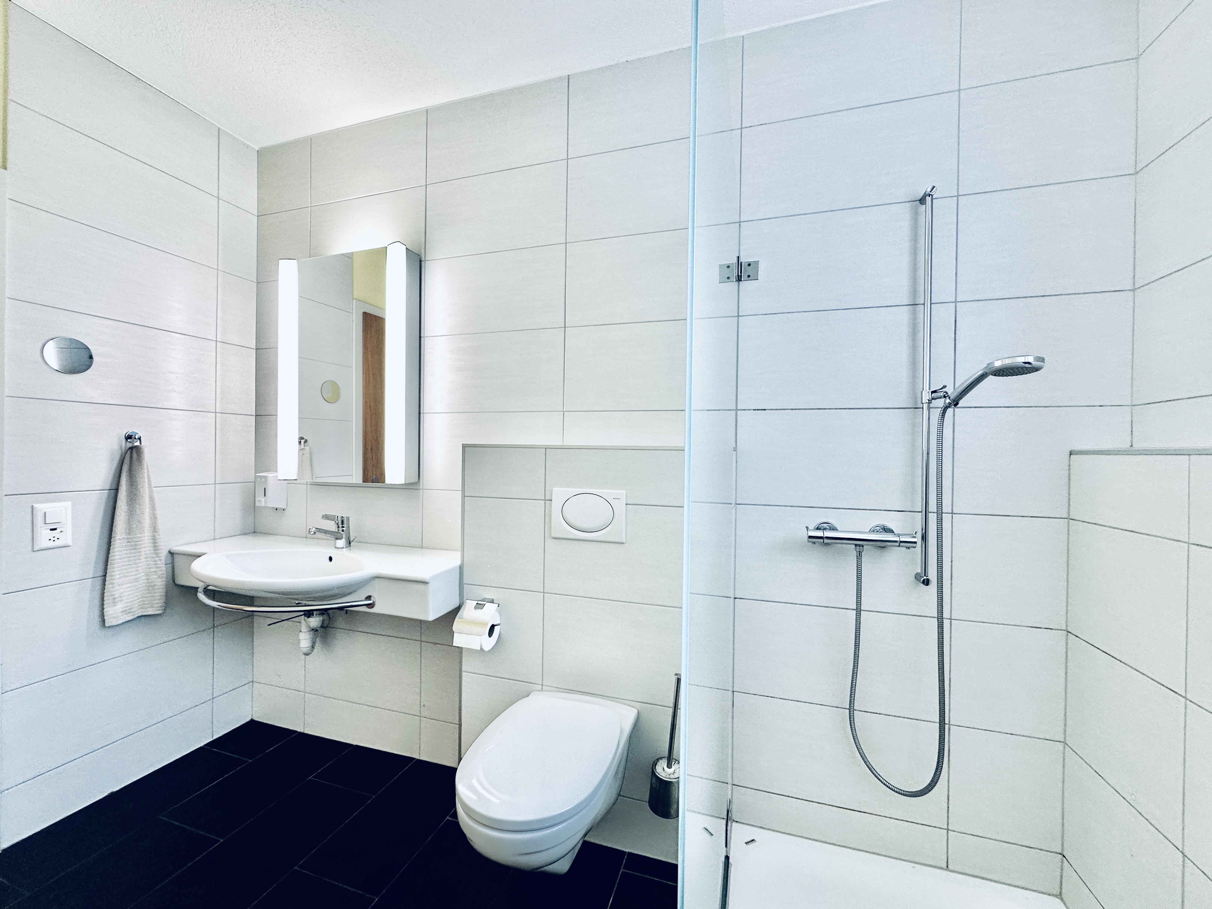 Monteurzimmer: Allgemeinbad - Möblierte Einzel- und Zweibettzimmer Günsberg