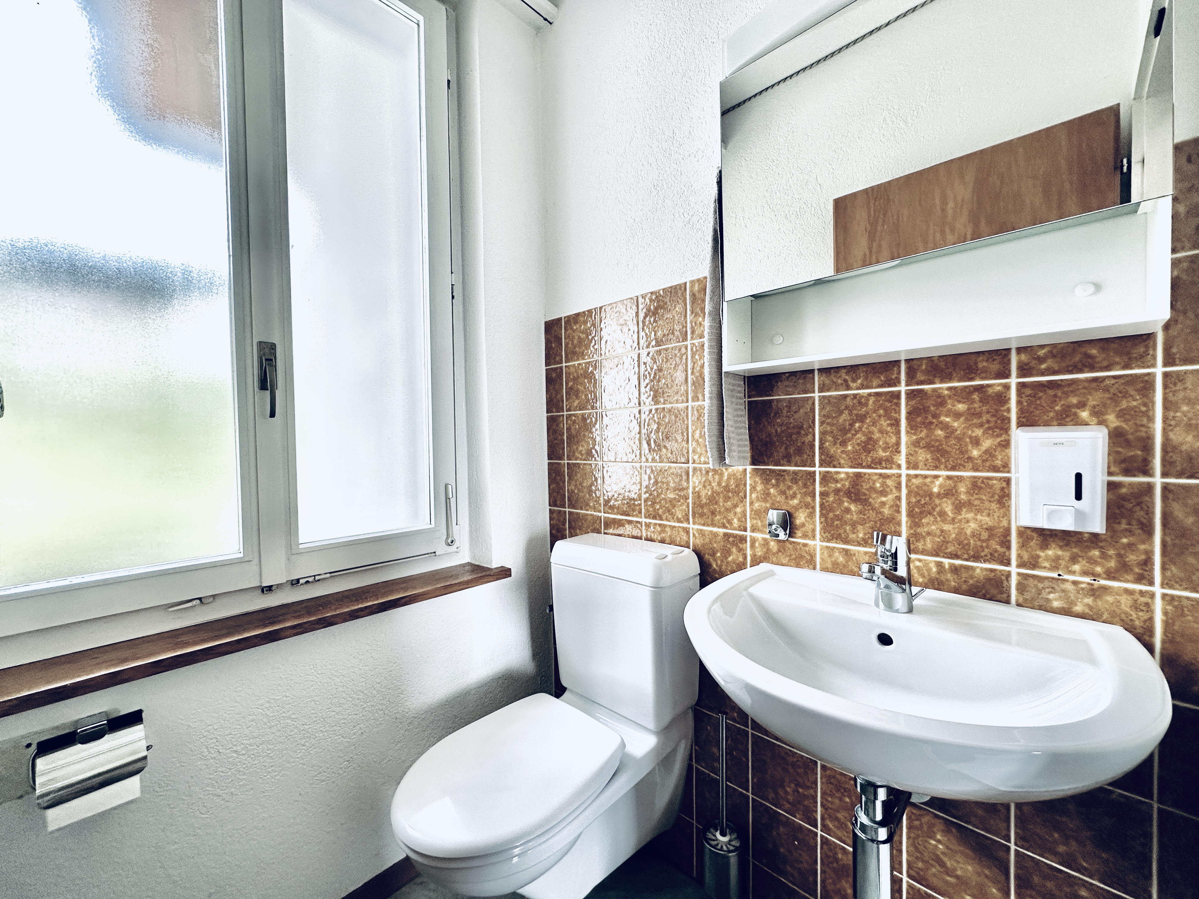 Monteurzimmer: Allgemeinbad - Möblierte Einzel- und Zweibettzimmer Günsberg