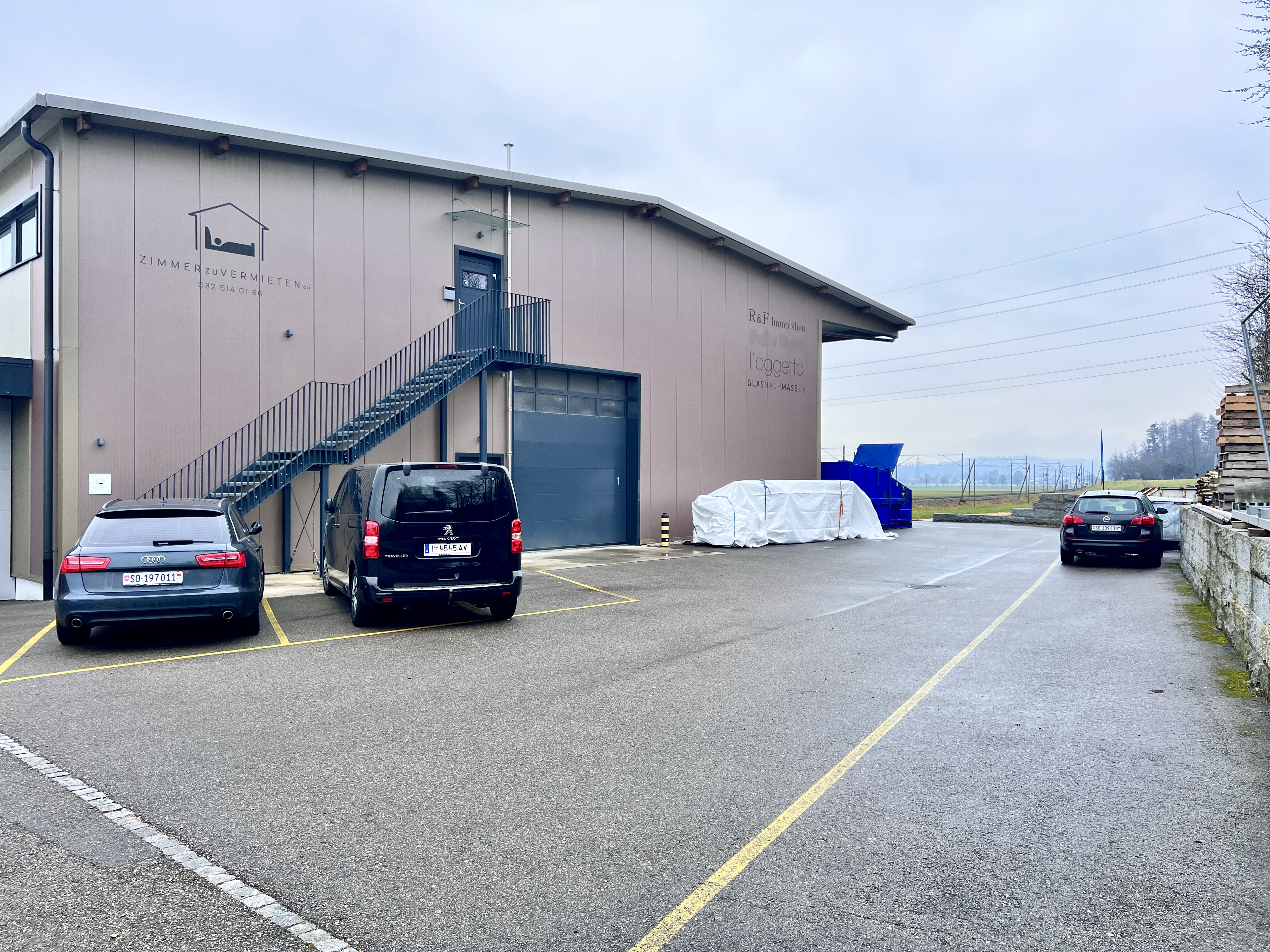 Monteurzimmer: Aussenansicht - Möblierte Einzel- und Zweibettzimmer Deitingen