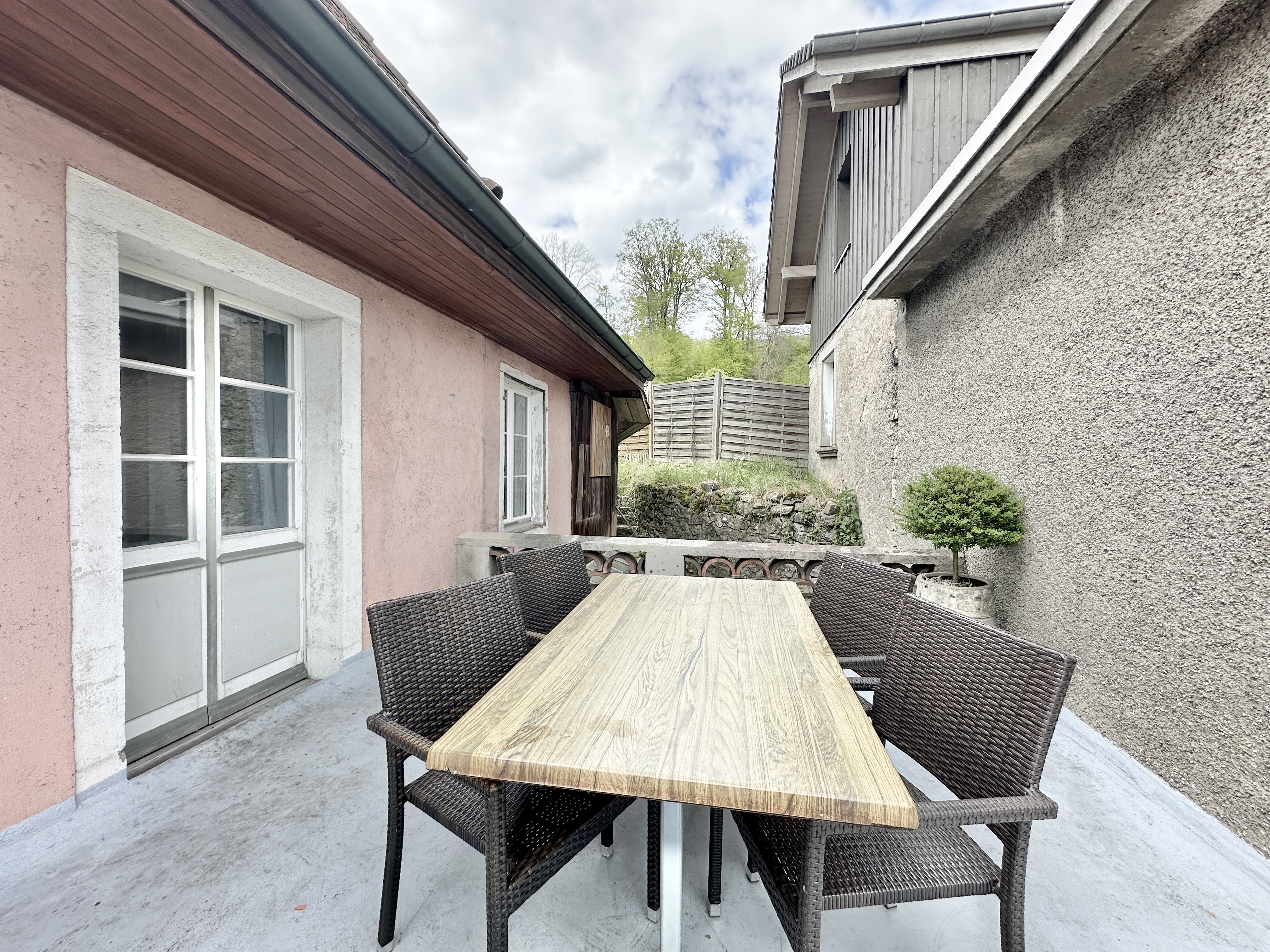 Monteurzimmer: Terrasse - Möbliertes Business Apartment Oberbipp