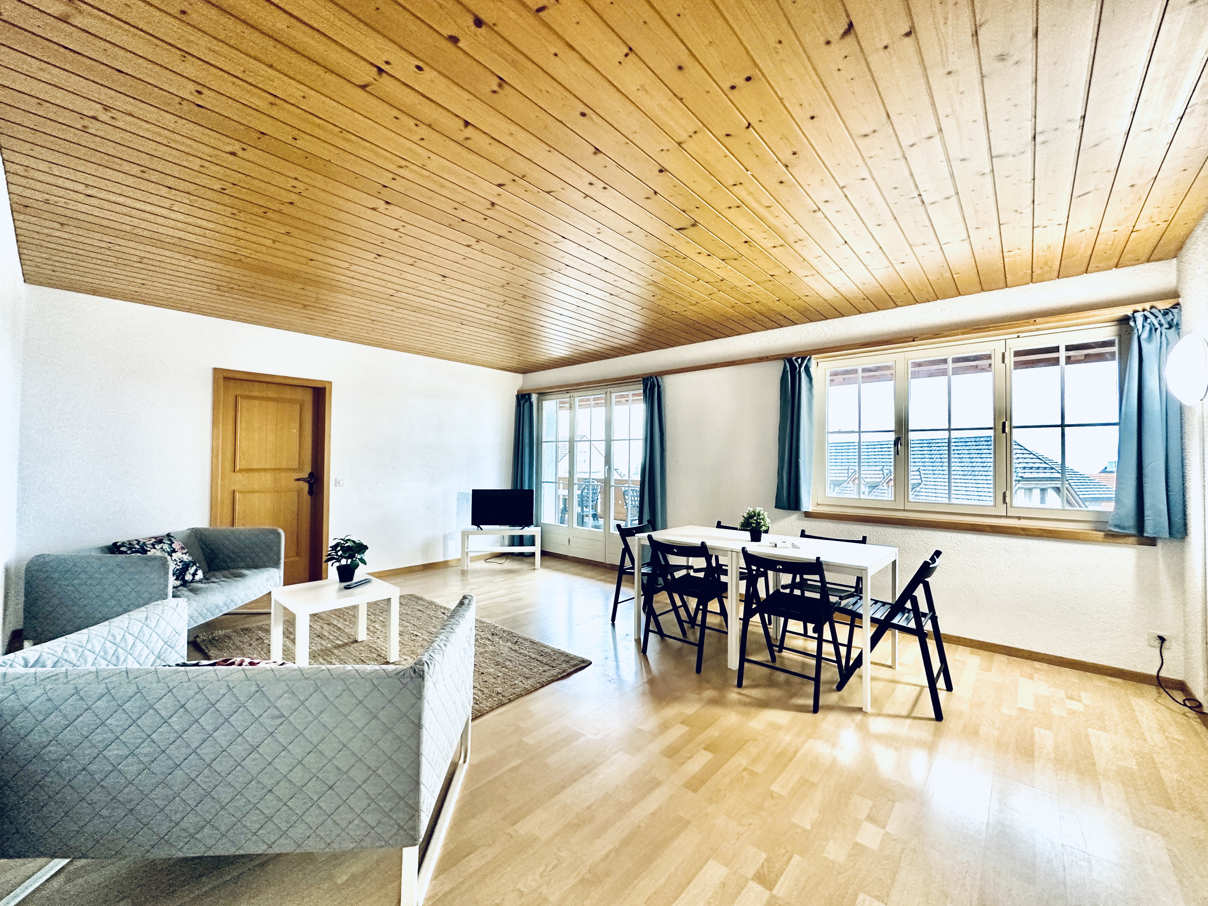 Monteurwohnung - Kühlschrank - Schweiz - Wohn- Esszimmer - Möblierte Gruppen Apartments Günsberg #5, #6, #8, #9