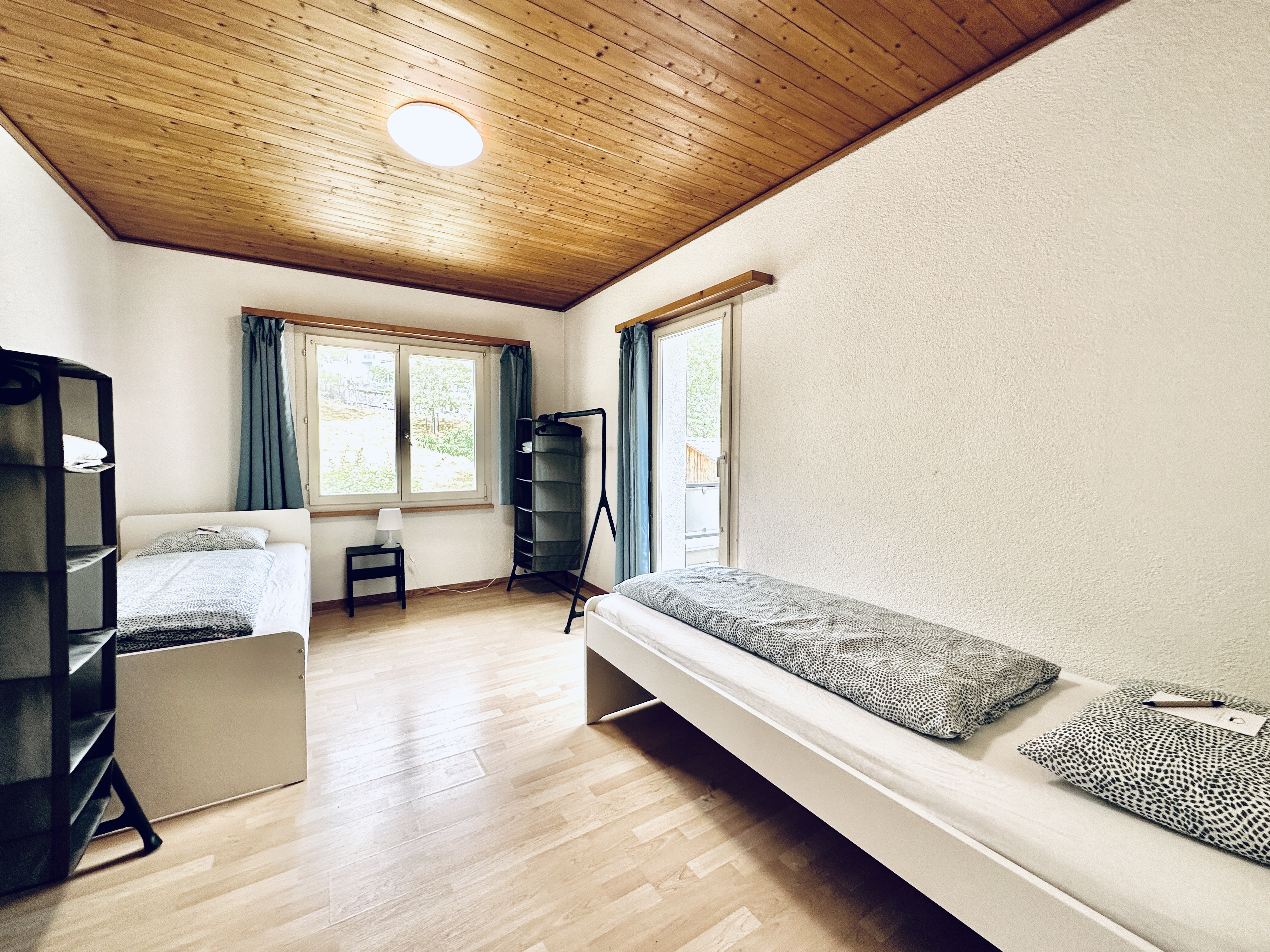 Monteurwohnung - Kühlschrank - Schweiz - Schlafzimmer - Möblierte Gruppen Apartments Günsberg #5, #6, #8, #9