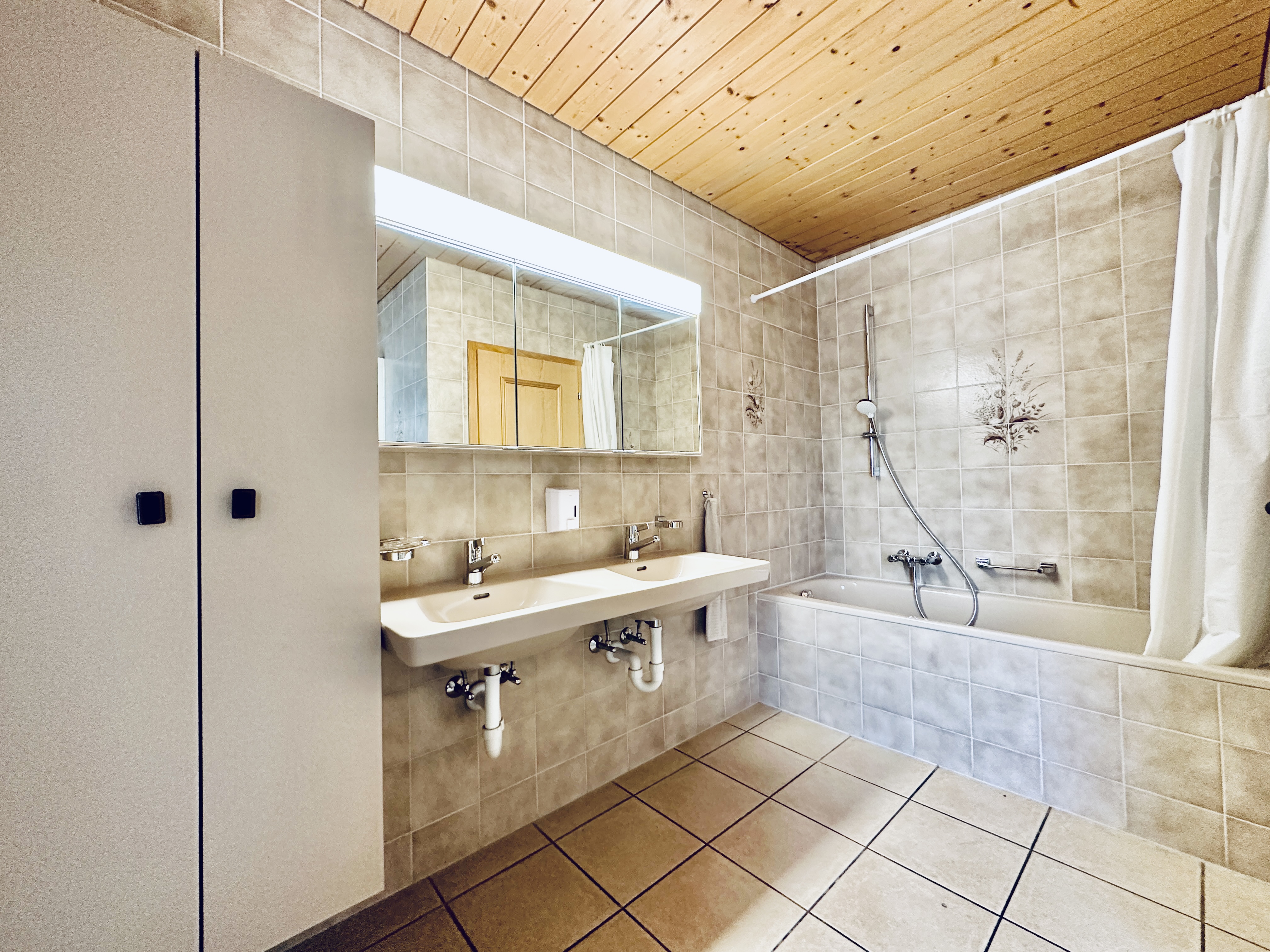 Monteurzimmer: Badezimmer - Möblierte Gruppen Apartments Günsberg #5, #6, #8, #9