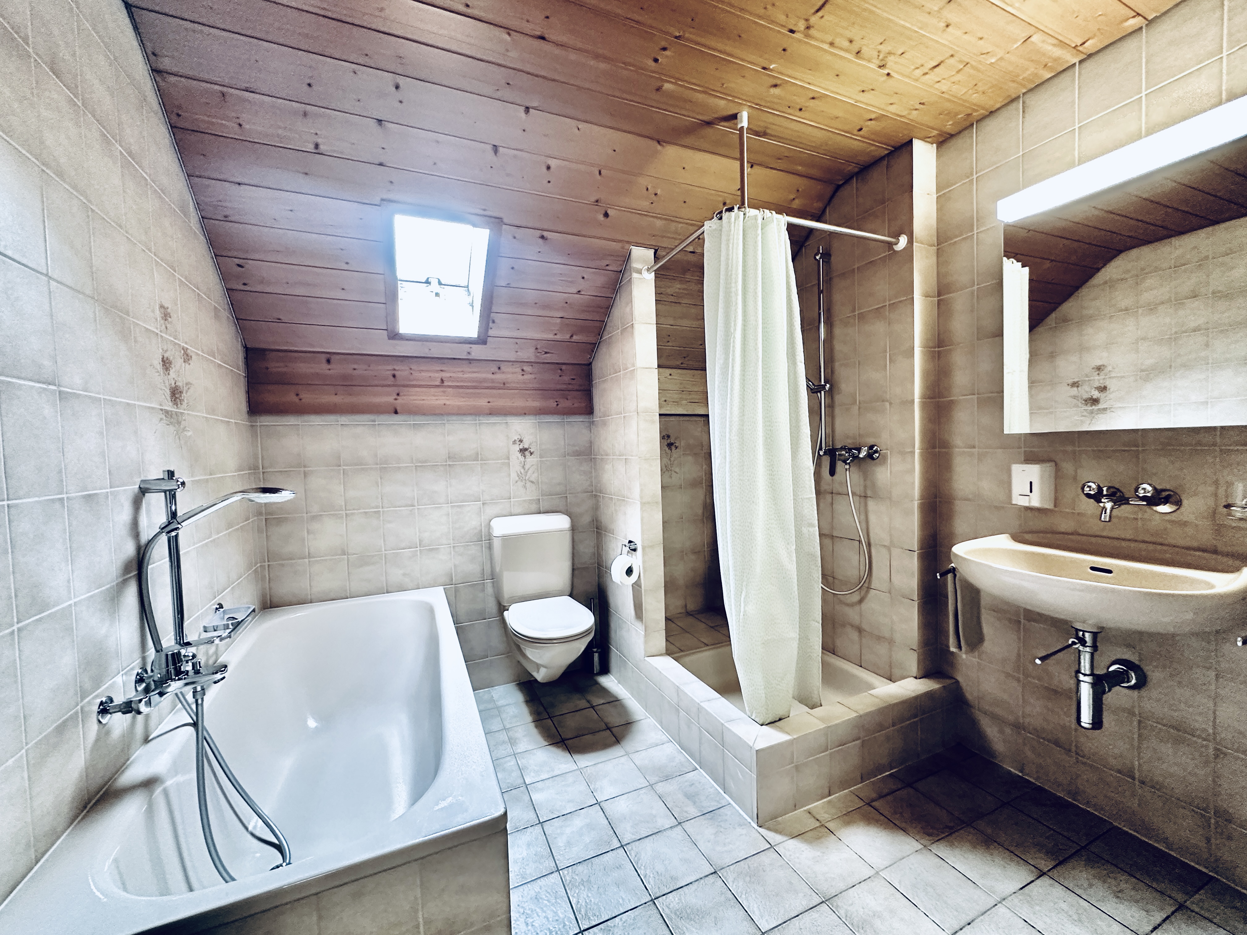 Monteurzimmer: Badezimmer - Möblierte Gruppen Apartments Günsberg #5, #6, #8, #9