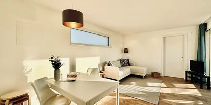 Monteurwohnung - Niederbipp - Wohn- Esszimmer - Möbliertes Business Apartment / Tiny House