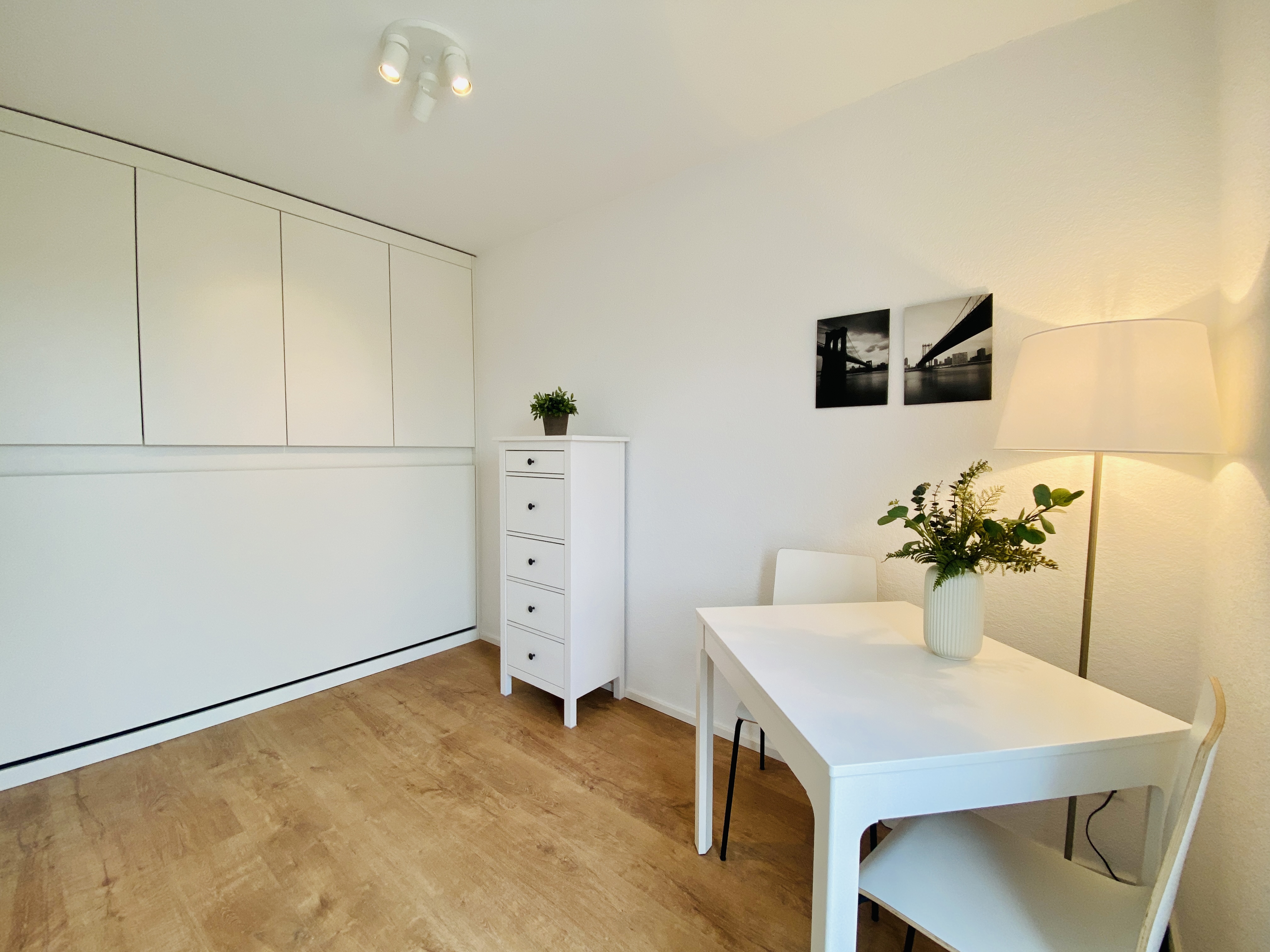 Monteurzimmer: Einzelzimmer / Büro - Möbliertes Business Apartment / Tiny House