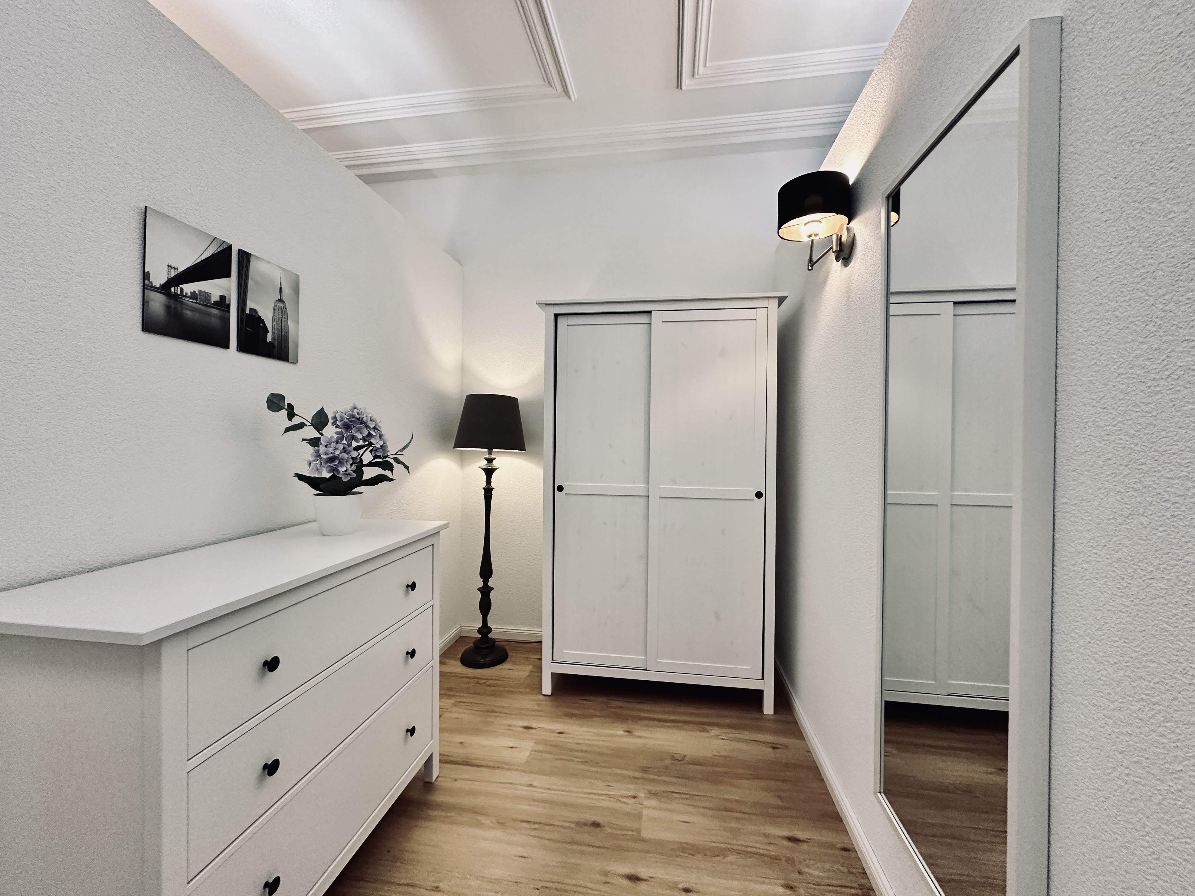 Monteurzimmer: Ankleideraum - Möbliertes Business Apartment Günsberg #4