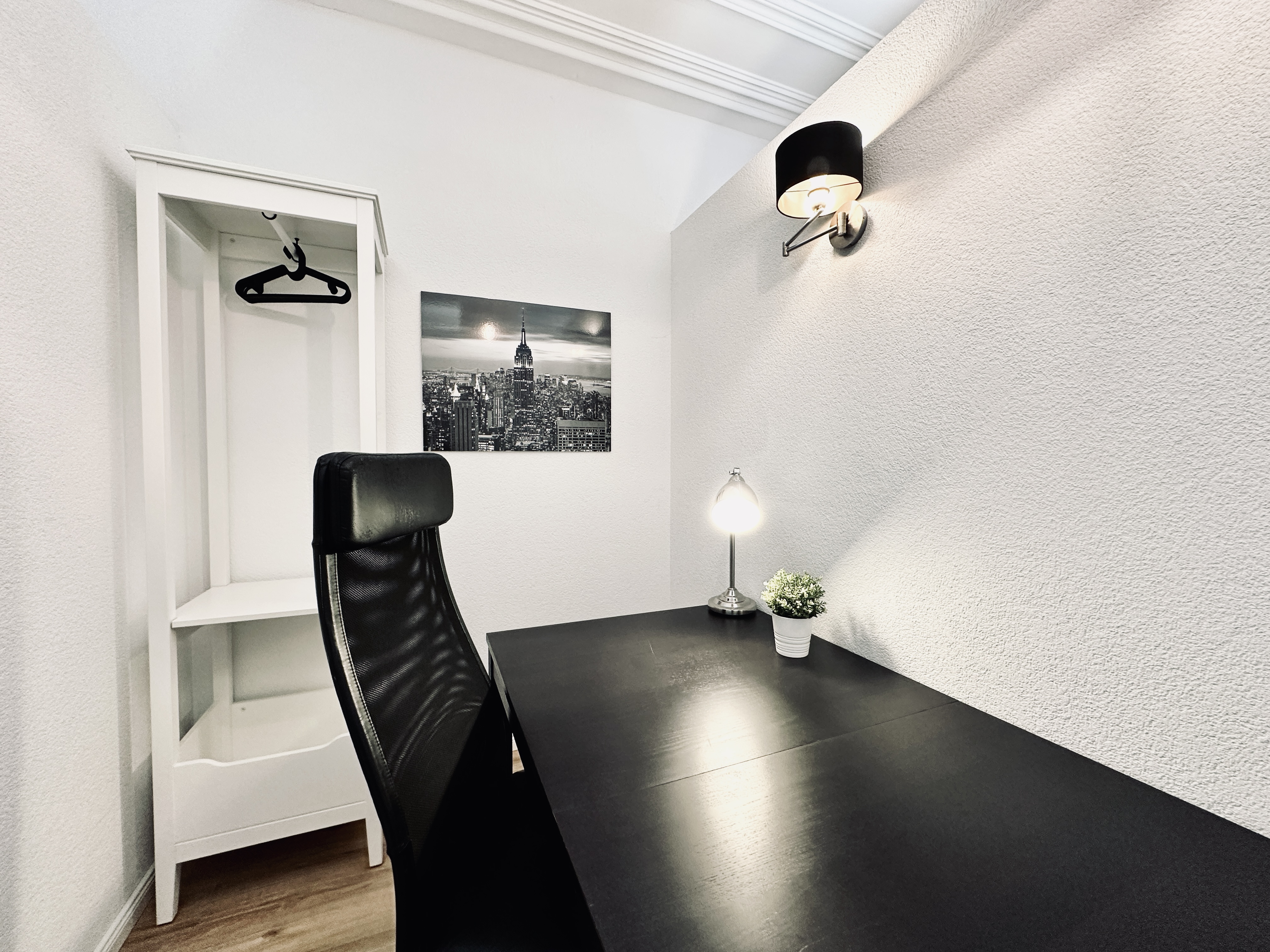 Monteurzimmer: Büro - Möbliertes Business Apartment Günsberg #4
