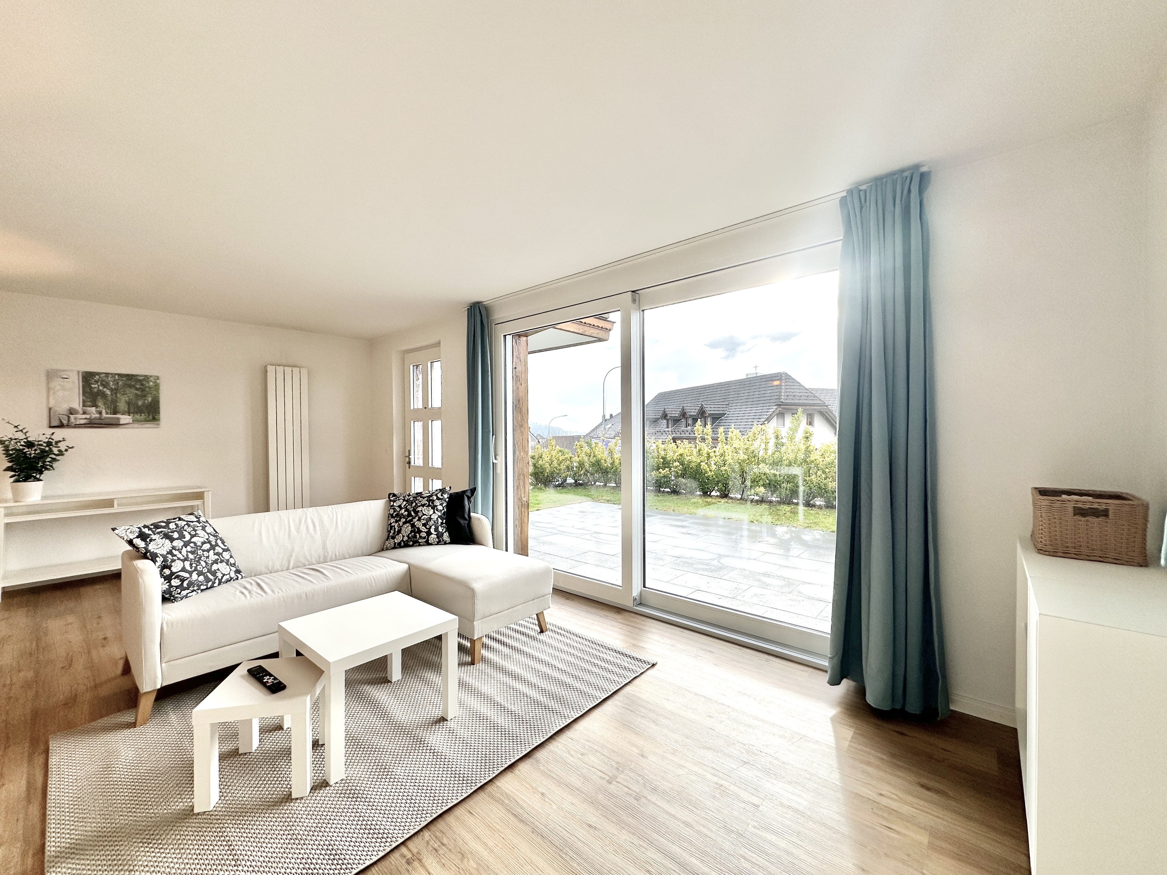 Monteurwohnung - Kühlschrank - Schweiz - Wohnzimmer - Möblierte Business Apartments Günsberg #1 & #3