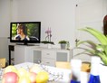 Monteurzimmer: Monteurzimmer in Hamburg mit TV und Esstisch - Rose