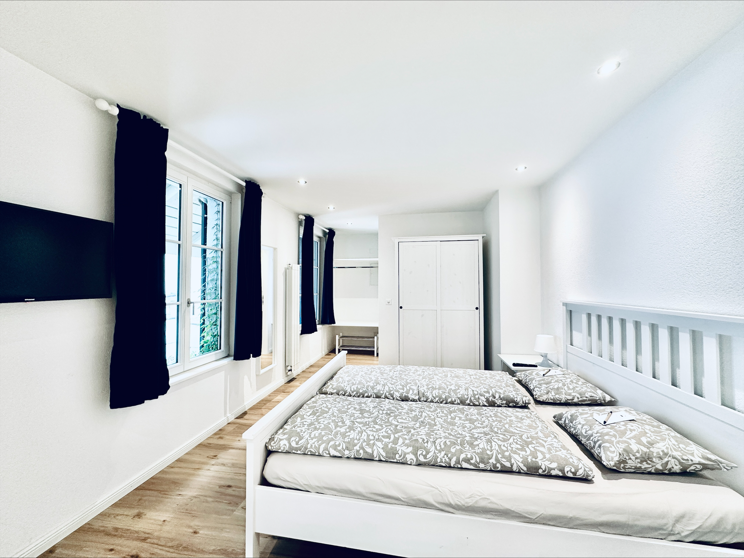 Monteurwohnung - Kühlschrank - Schweiz - Schlafzimmer - Möblierte Business Studios Solothurn #1, #2, #3