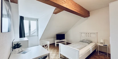 Monteurwohnung - Küche: Küchenmitbenutzung - Schweiz - Möbliertes Einzelzimmer mit Badezimmer Flumenthal