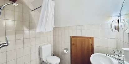Monteurwohnung - Küche: Küchenmitbenutzung - Schweiz - Badezimmer - Möbliertes Einzelzimmer mit Badezimmer Flumenthal