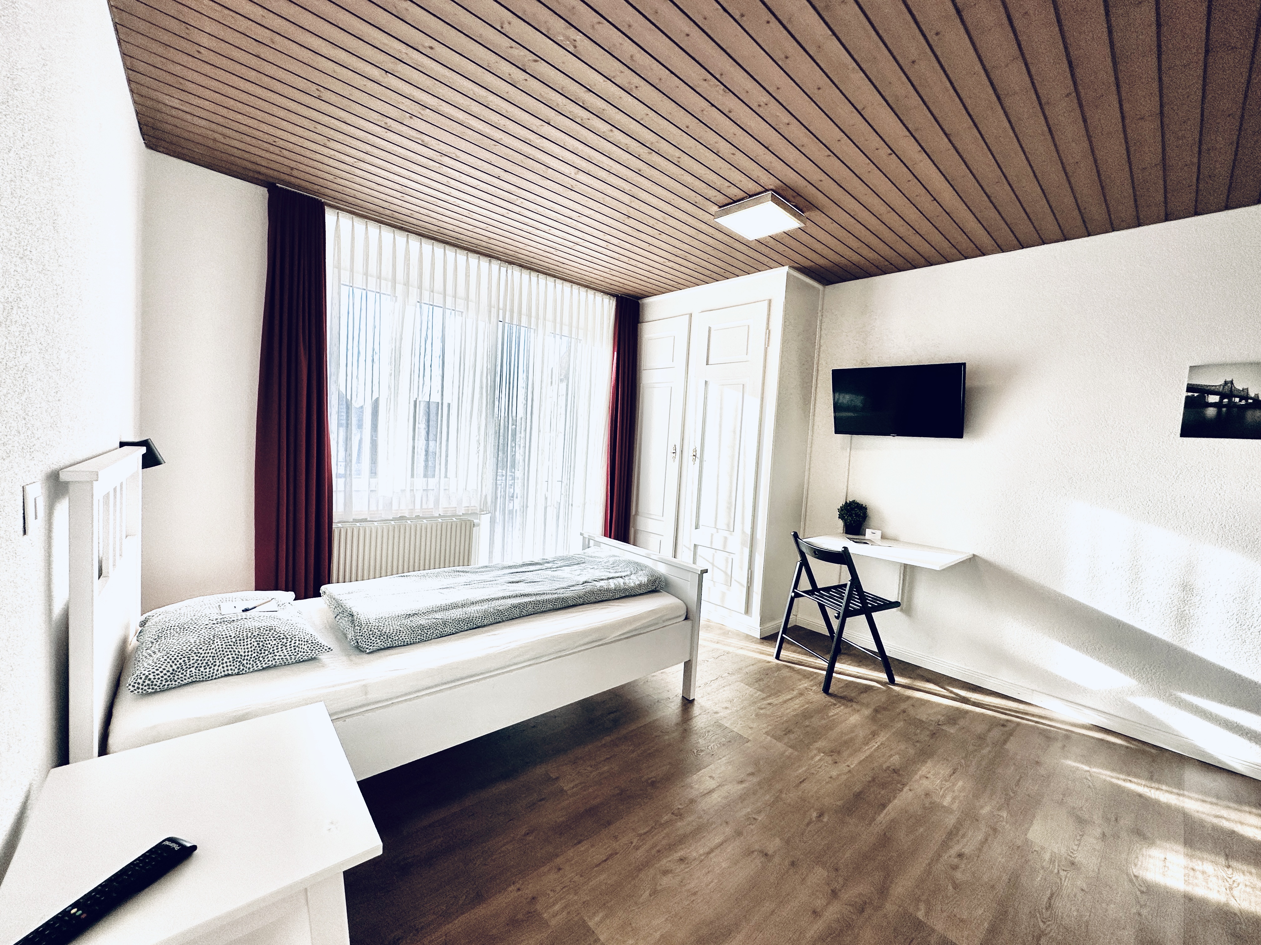 Monteurwohnung - Kühlschrank - Schweiz - Einzelzimmer - Möblierte Monteur Einzel- und Zweibettzimmer mit Badezimmer Lengnau