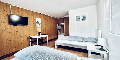 Monteurwohnung - Küche: Küchenmitbenutzung - Schweiz - Zweibettzimmer - Möblierte Einzel- Zweibettzimmer mit Badezimmer Bäriswil