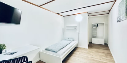 Monteurwohnung - Küche: Küchenmitbenutzung - Schweiz - Einzelzimmer - Möblierte Einzel- Zweibettzimmer mit Badezimmer Bäriswil