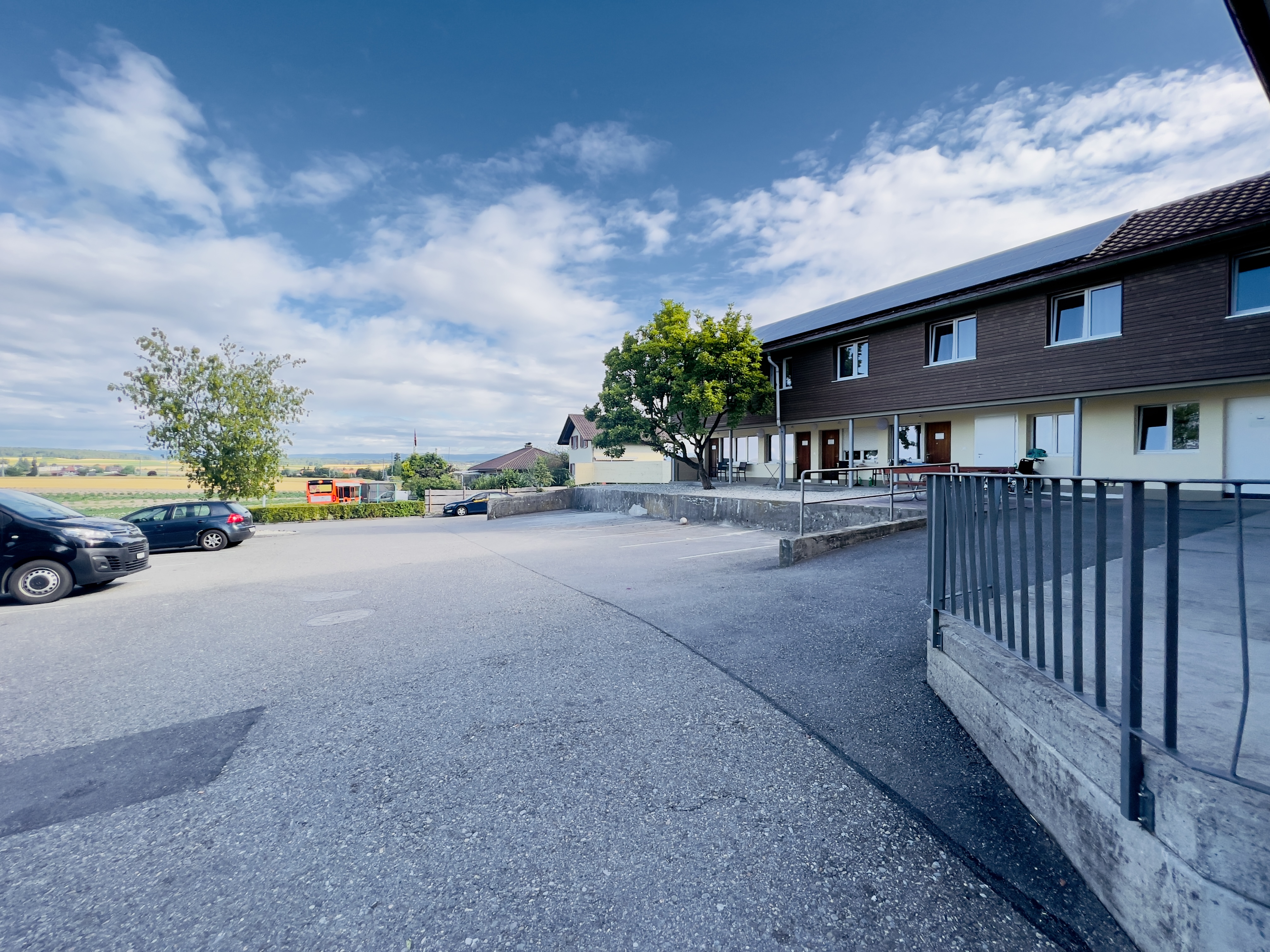 Monteurzimmer: Aussenansicht - Möblierte Einzel- Zweibettzimmer mit Badezimmer Bäriswil