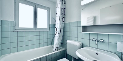 Monteurwohnung - Niederbipp - Badezimmer - Gruppen Apartments Deitingen, Neumattstrasse #3 & #4