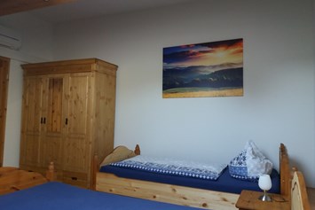Monteurzimmer: Schlafzimmer DG - Ferienwohnung "Zellbachblick"