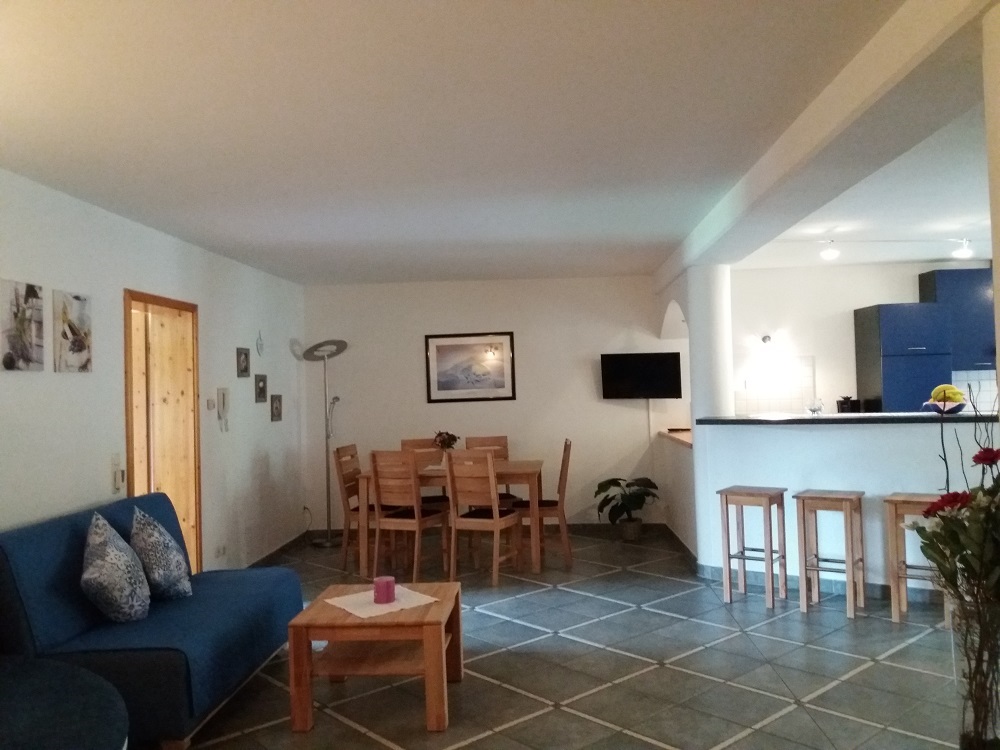 Monteurzimmer: Wohnküche  - Ferienwohnung "Attelblick"