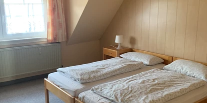 Monteurwohnung - Frühstück - Deutschland - Doppelzimmer incl. Einzelbetten, Kleiderschrank und Sitzecke - Monteurunterkunft in der Pension Dorn