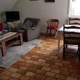 Monteurwohnung: Wohnzimmer mit Essbereich - Monteurwohnung Nindorf 
