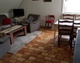Monteurwohnung: Wohnzimmer mit Essbereich - Monteurwohnung Nindorf 