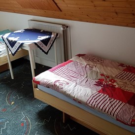 Monteurwohnung: Schlafzimmer 2 mit 2 Einzelbetten  - Monteurwohnung Nindorf 