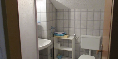 Monteurwohnung - Parkplatz: eigener Parkplatz vorhanden - Österreich - Badezimmer mit Dusche & WC - Pension - Gästehaus Barbara