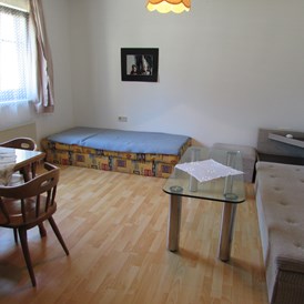 Monteurzimmer: Appartement mit ausziehbarer Couch - Pension - Gästehaus Barbara