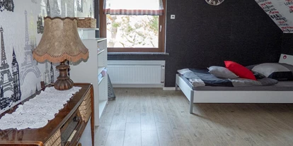 Monteurwohnung - PLZ 36043 (Deutschland) - Schlafzimmer mit Einzelbett - Schönes, modernes, möbliertes Zimmer in 3er WG