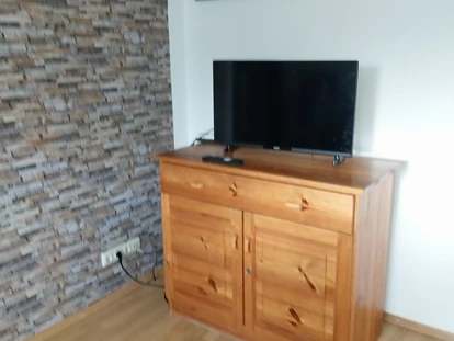 Monteurwohnung - Bettwäsche: Bettwäsche gegen Gebühr - Deutschland - Fernsehecke im großen Wohnraum - Monteurwohnung Andy