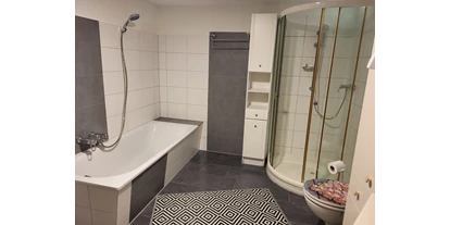 Monteurwohnung - PLZ 04109 (Deutschland) - Ein Bad wo man sich Duschen aber auch in der Wanne relaxen kann.  - Verena Apartments