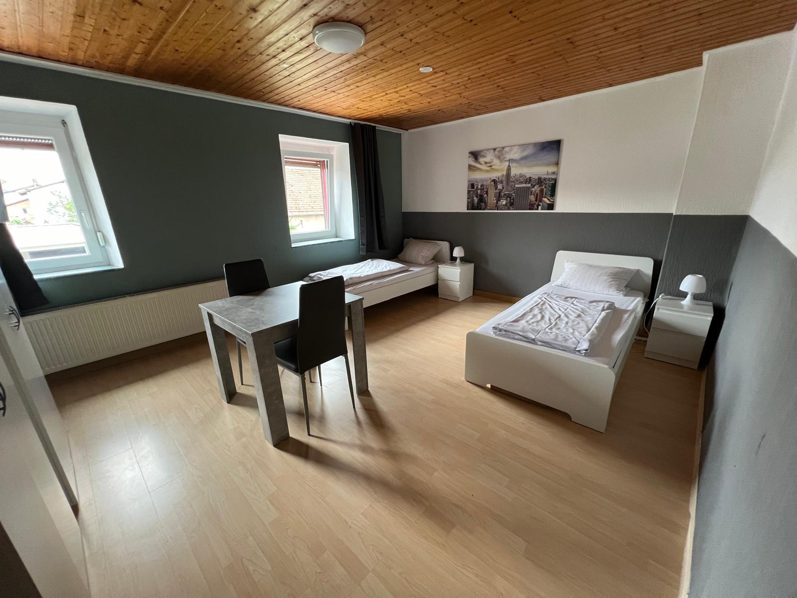 Monteurzimmer: Schlafzimmer - KMK Monteure - Apartments & Häuser Besch - LUXEMBURG