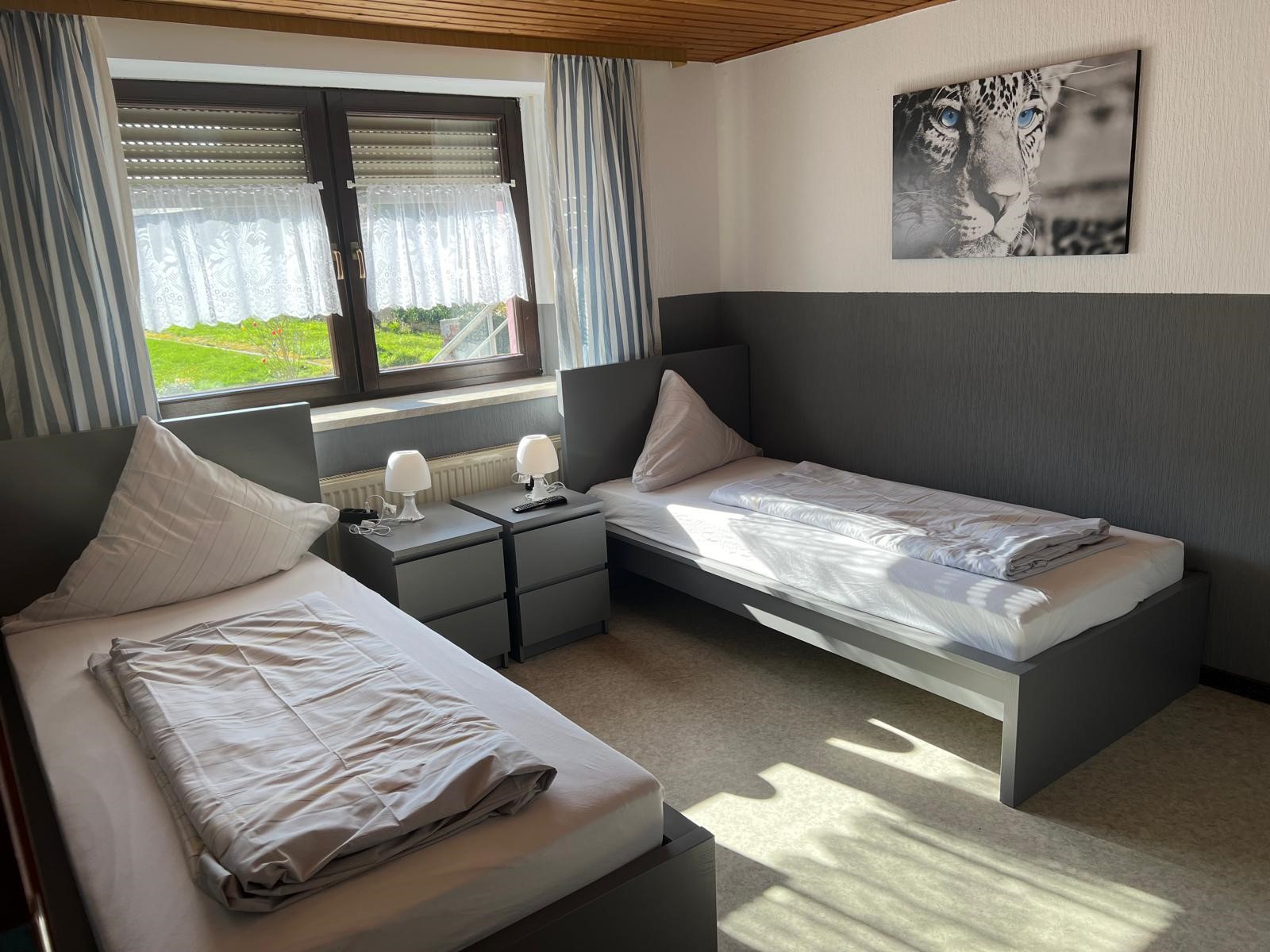 Monteurzimmer: Schlafzimmer - KMK Monteure - Apartments & Häuser Besch - LUXEMBURG