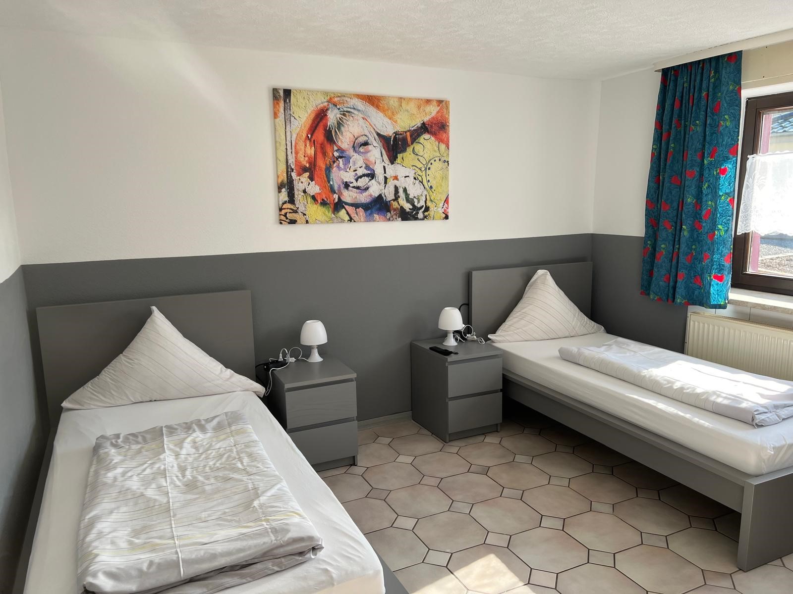 Monteurwohnung - Einzelbetten - Merzig - Schlafzimmer - KMK Monteure - Apartments & Häuser NENNIG – LUXEMBURG