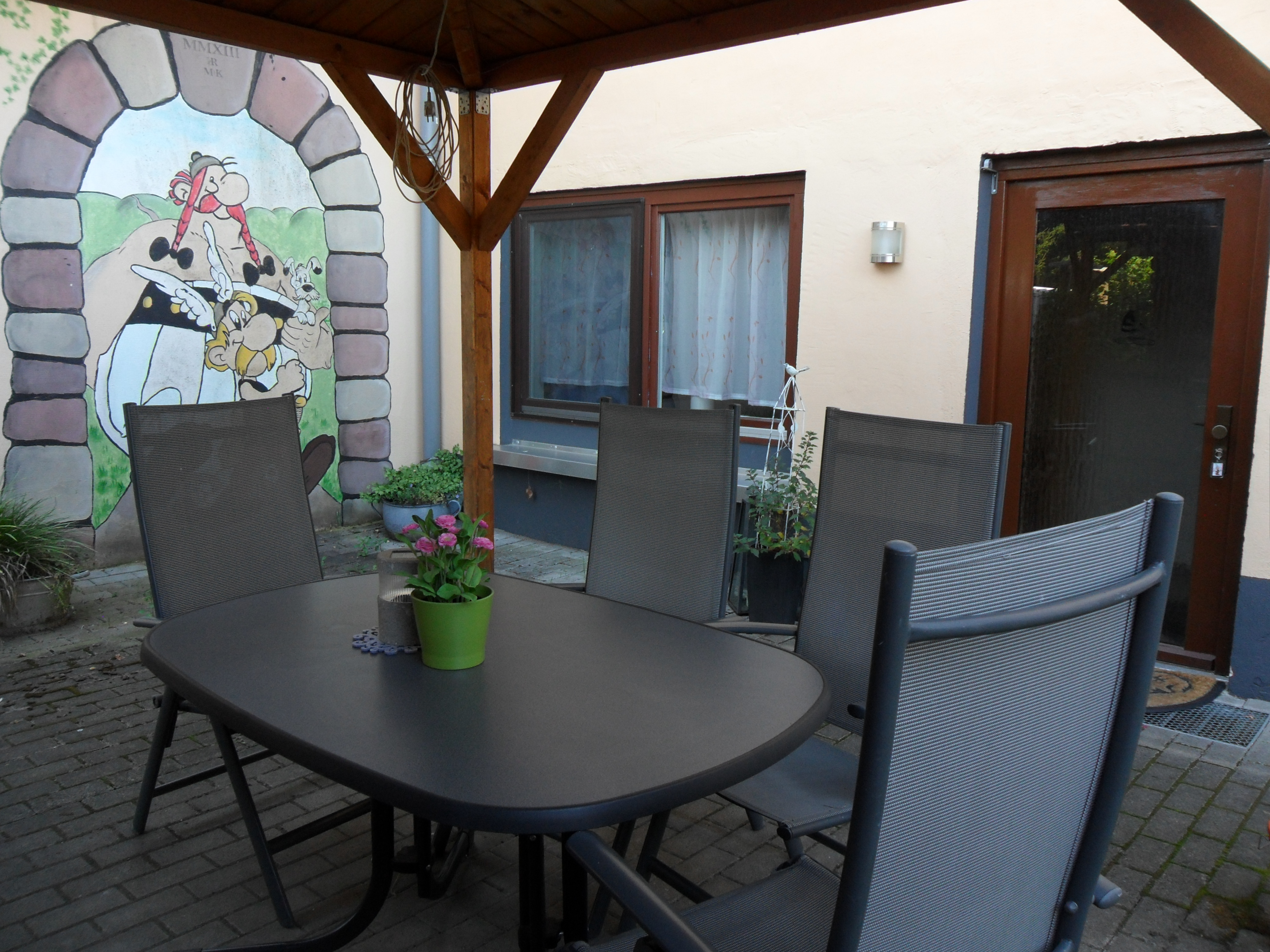 Monteurzimmer: eigene überdachte Terrasse mit Grill - Wohnung Asterix - bis 4 Pers. Einzelbetten