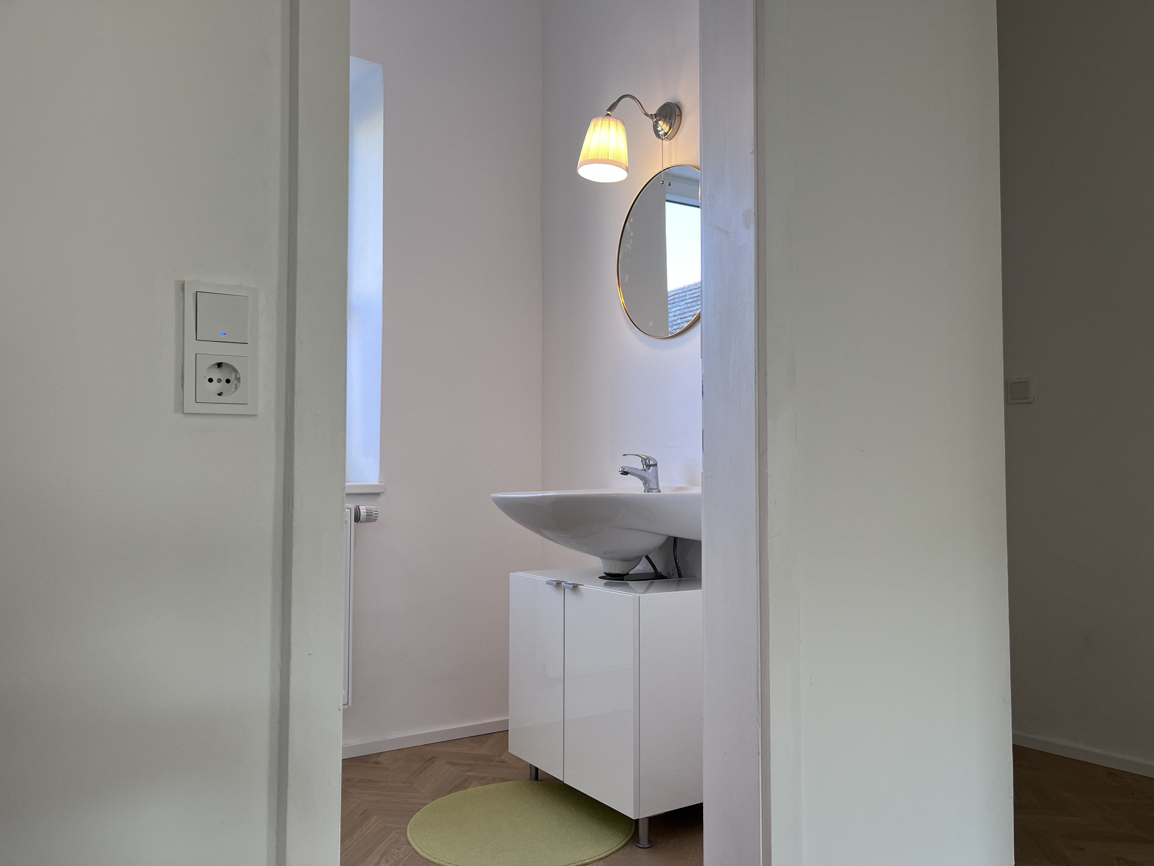 Monteurwohnung - Weidling (Klosterneuburg) - Bad mit Waschmaschine - Komfortables Apartment: 2 Einzel-, 1 Doppelzimmer