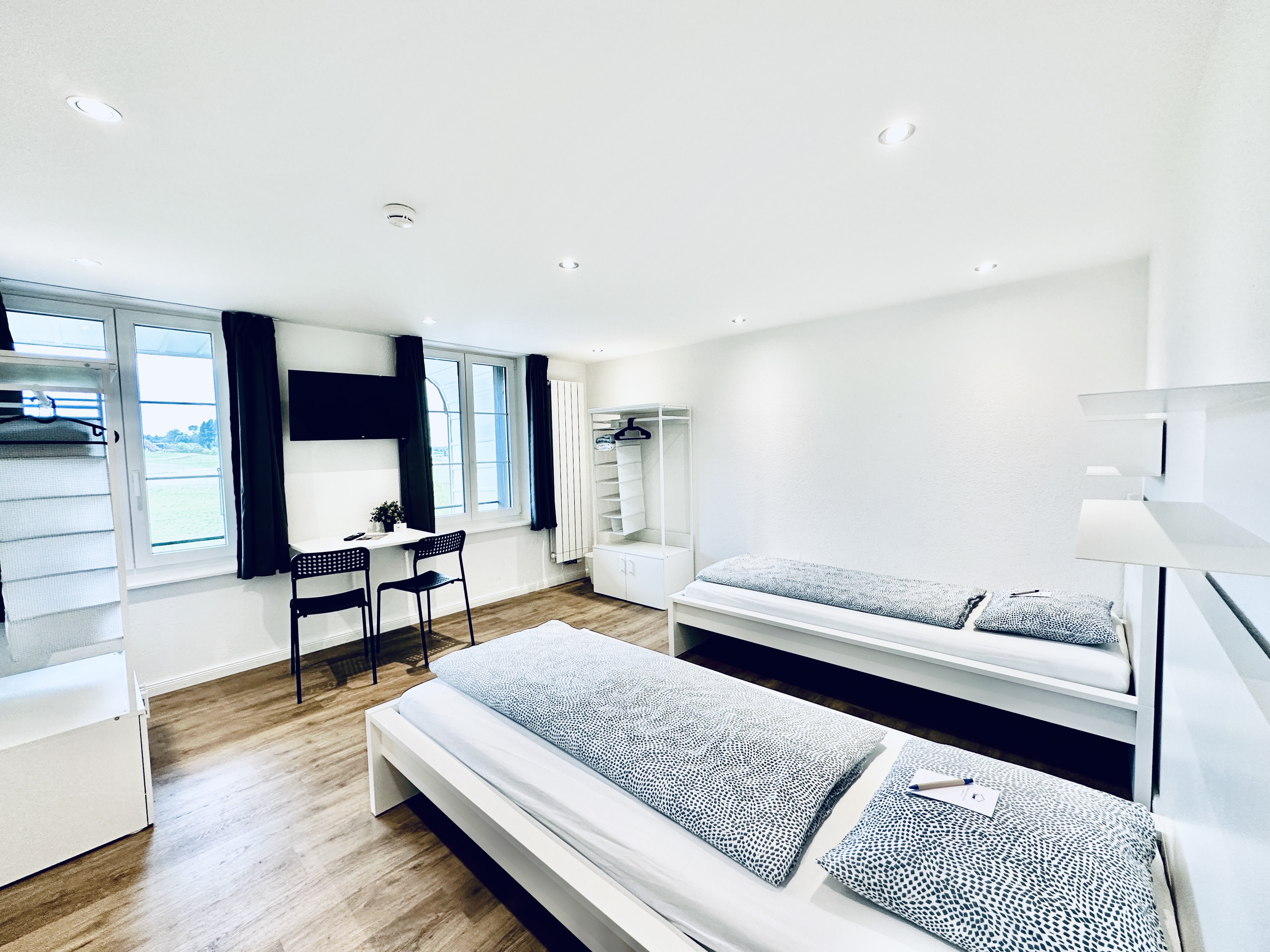 Monteurwohnung - Kühlschrank - Schweiz - Zweibettzimmer - Möblierte Einzel- Zweibettzimmer