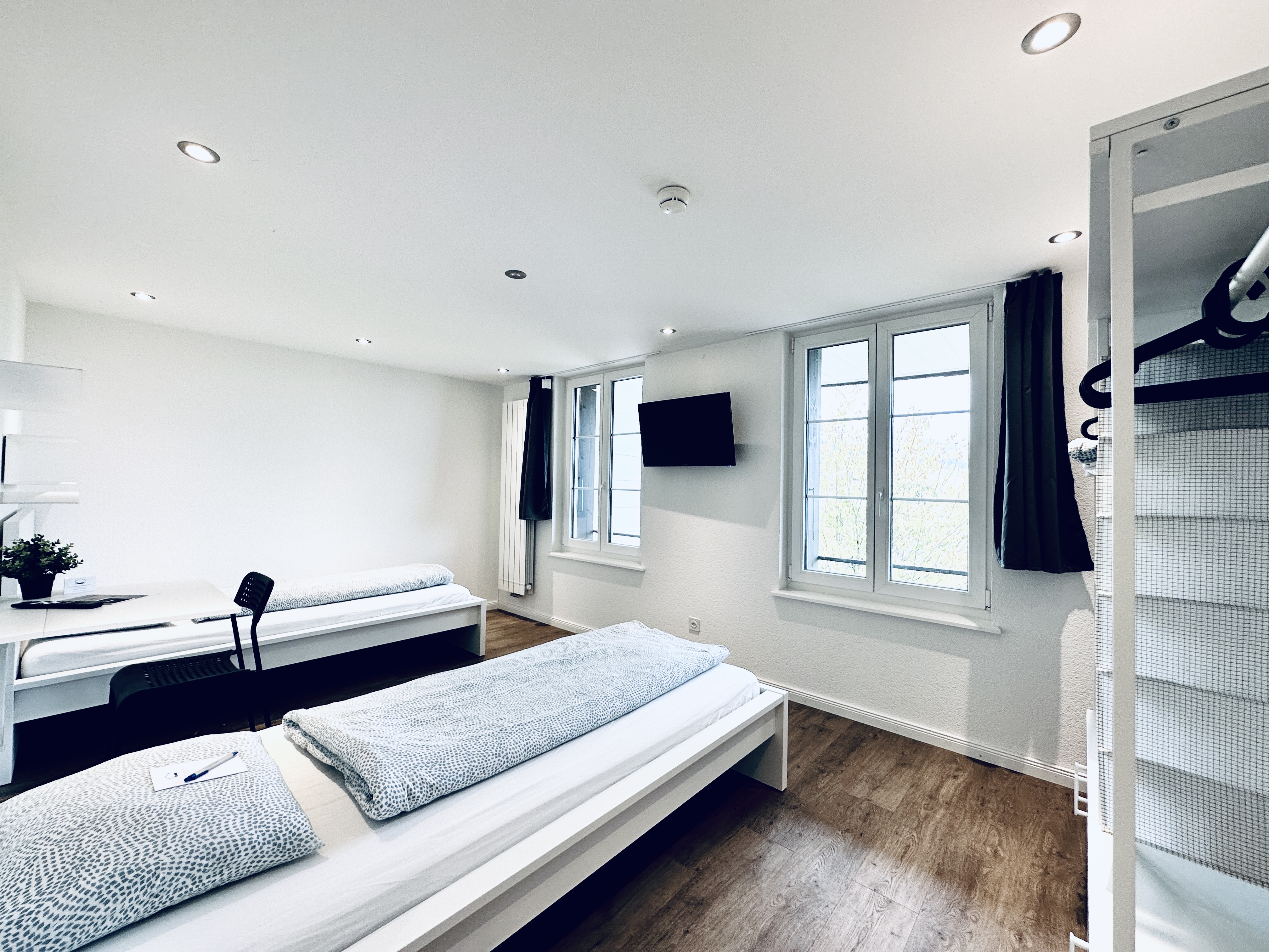 Monteurwohnung - Kühlschrank - Schweiz - Zweibettzimmer - Möblierte Einzel- Zweibettzimmer