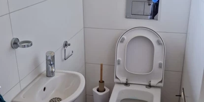 Monteurwohnung - Rottenburg am Neckar - Toilette unten - BN-Monteurzimmervermietung